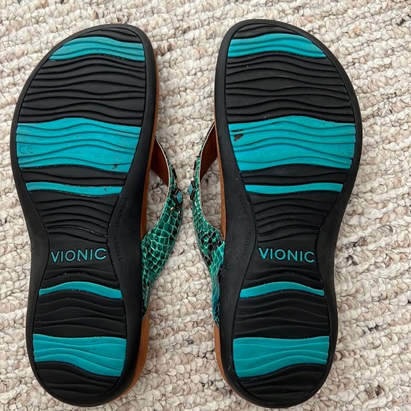 Vionic - Picture 2 of 3